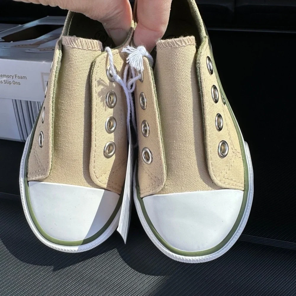 Toddler slip ons size 7/8